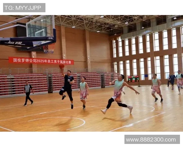 西安篮球队在冠军赛中的耐力之战展现出顽强拼搏精神与团队协作能力